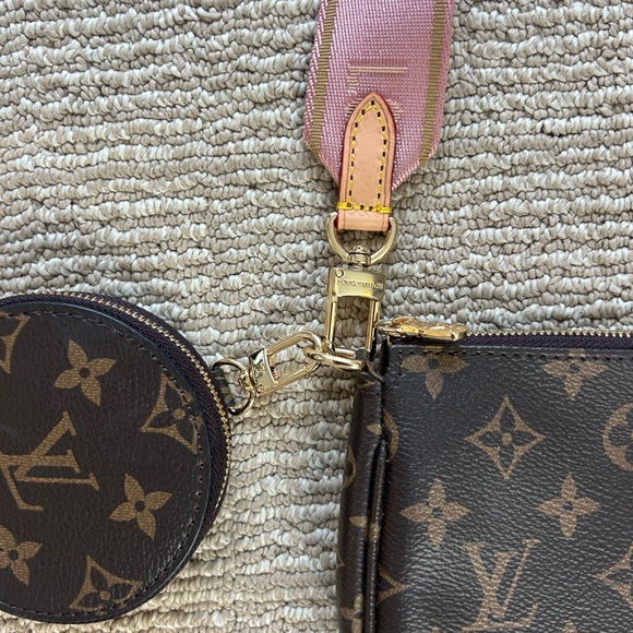 Designer-Inspired Brown & Pink Crossbody Bag – Monogram Canvas Look - Picture 5 of 8